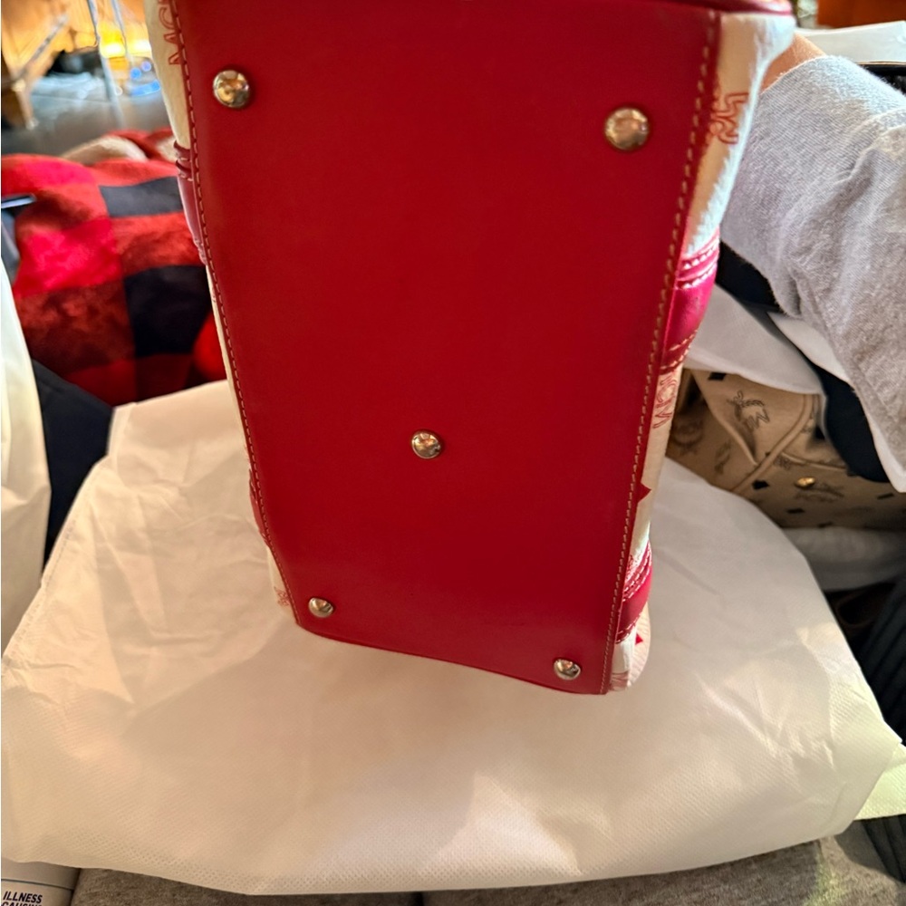 MCM pink and White Satchel - Picture 4 of 7